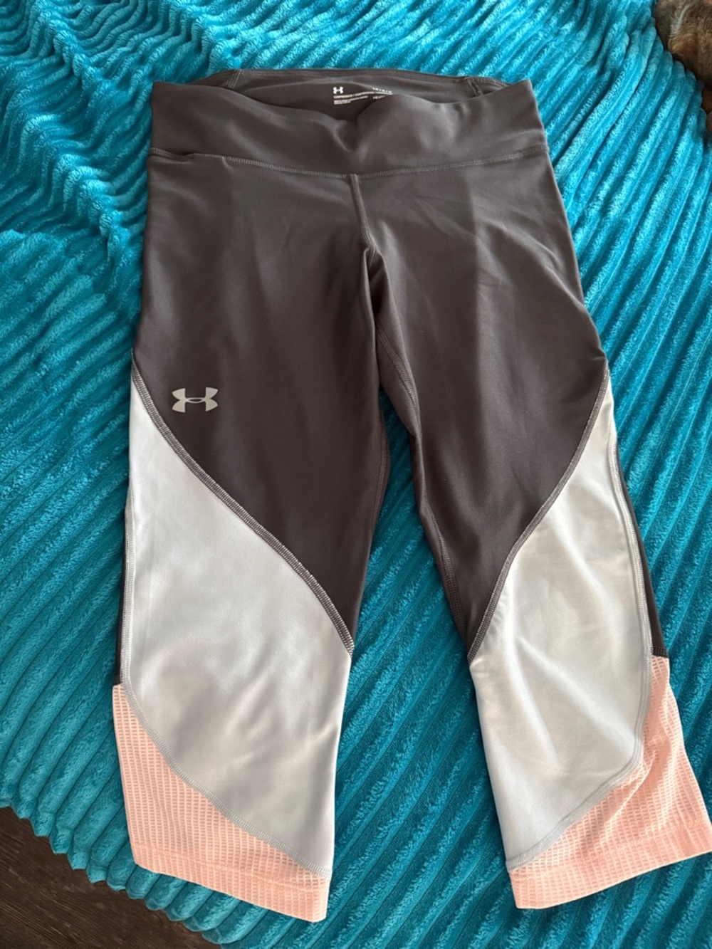Under Armour Women's Colorblock Capri Leggings in Dark Gray, Light Gray & Pink